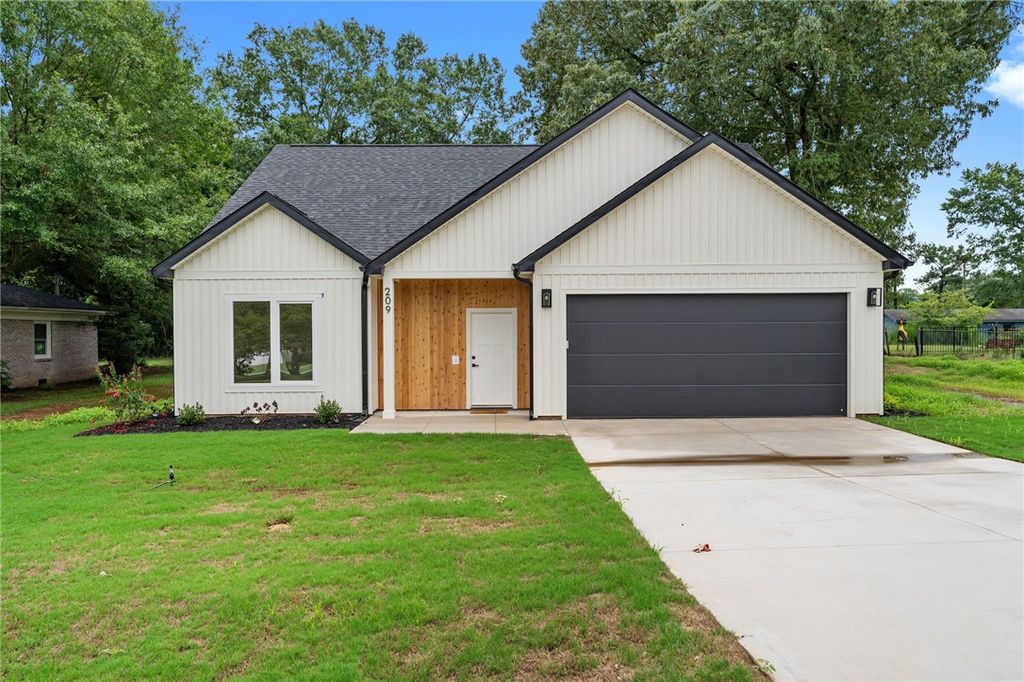 209 Bedford Forest Avenue, Anderson, SC 29625