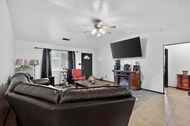 1636 New Mexico 304, Belen, NM 87002