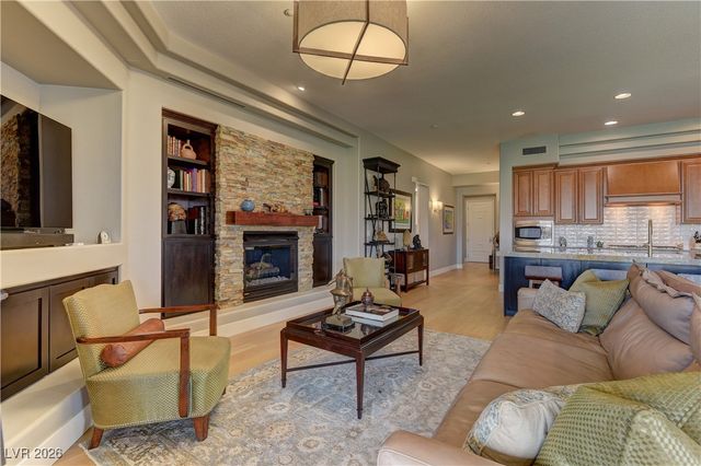 9208 Tesoras Drive 201, Las Vegas, NV 89144