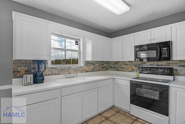 100 Kentucky Derby Drive, Hinesville, GA 31313