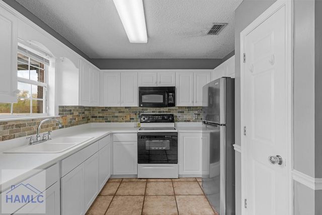 100 Kentucky Derby Drive, Hinesville, GA 31313