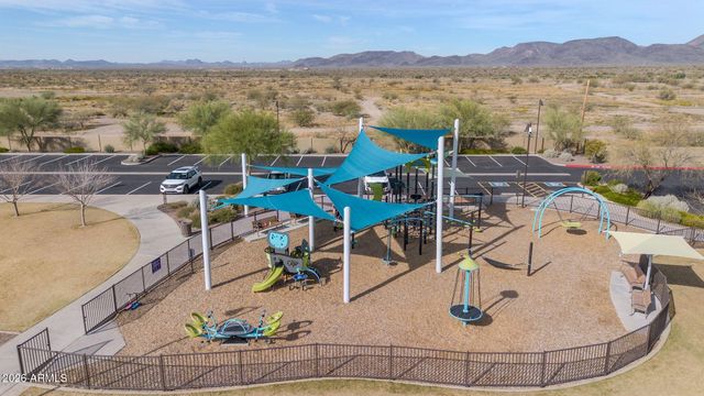 4423 W KENAI Drive, New River, AZ 85087