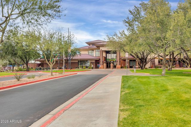 4423 W KENAI Drive, New River, AZ 85087