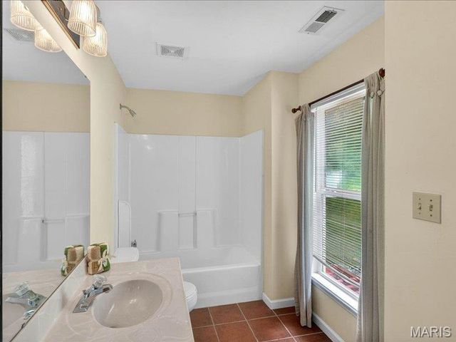 3986 Poppy Marie Lane, St Charles, MO 63304