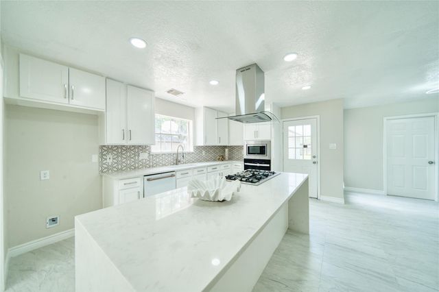 619 Green Belt Drive, Sugar Land, TX 77498