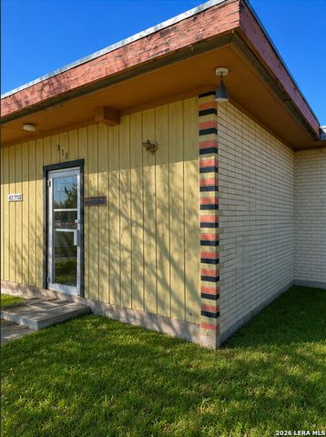 378 LAS PALMAS DR, San Antonio, TX 78237