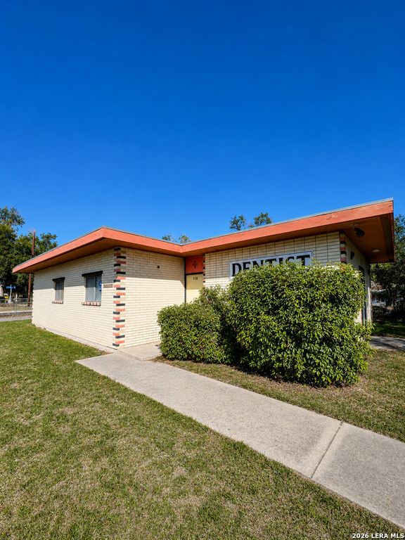 378 LAS PALMAS DR, San Antonio, TX 78237