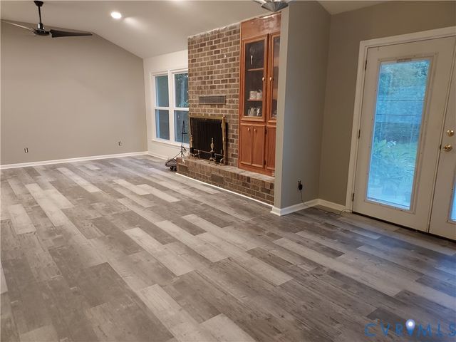 22417 Cox Rd, North Dinwiddie, VA 23803