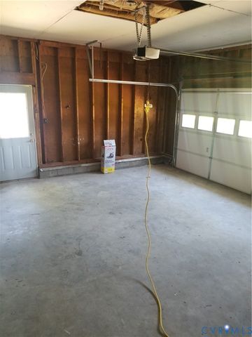 22417 Cox Rd, North Dinwiddie, VA 23803