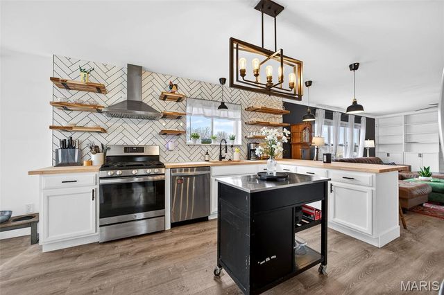 121 Majestic Lakes Boulevard, Moscow Mills, MO 63362