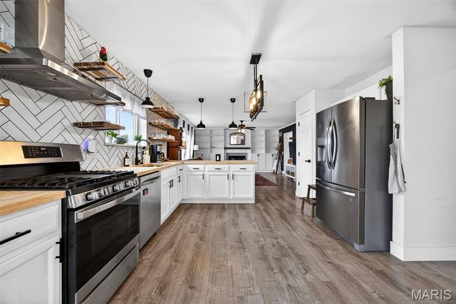 121 Majestic Lakes Boulevard, Moscow Mills, MO 63362