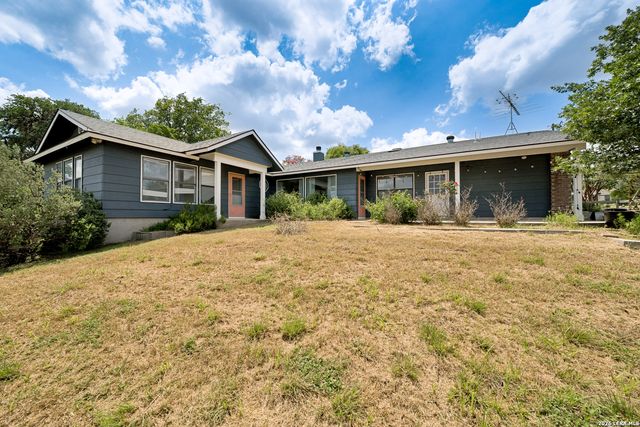 270 BRIARWOOD CIR, Bandera, TX 78003