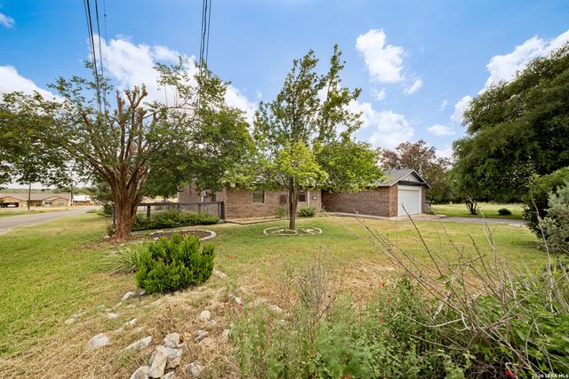 270 BRIARWOOD CIR, Bandera, TX 78003