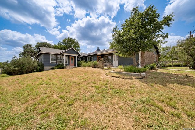 270 BRIARWOOD CIR, Bandera, TX 78003
