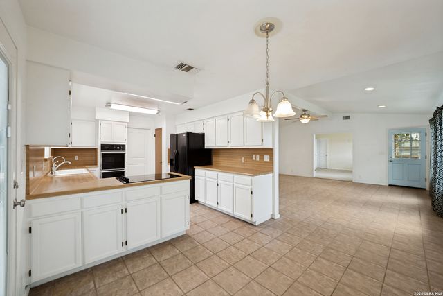 270 BRIARWOOD CIR, Bandera, TX 78003