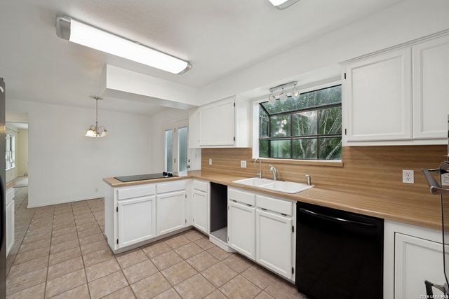 270 BRIARWOOD CIR, Bandera, TX 78003