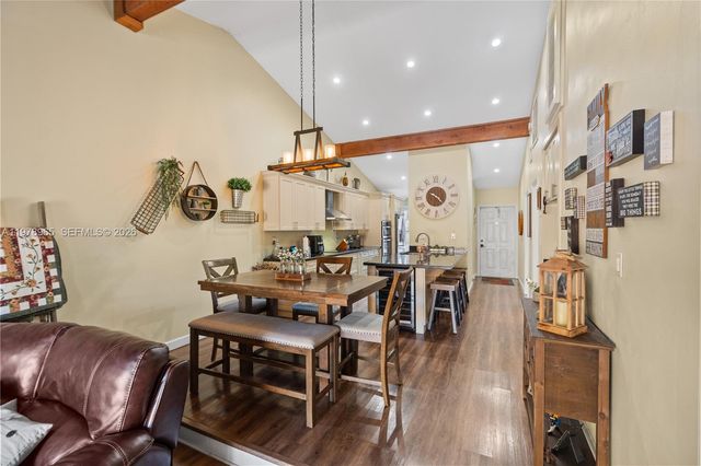 10301 Laurel Ct, Pembroke Pines, FL 33026