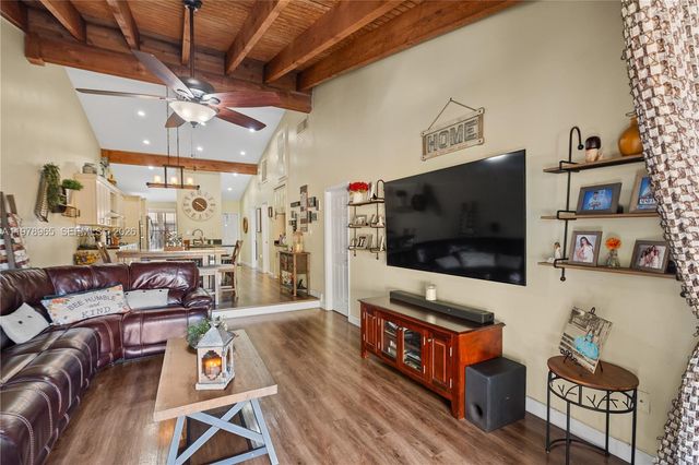 10301 Laurel Ct, Pembroke Pines, FL 33026