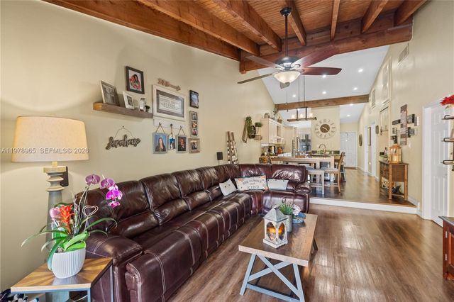 10301 Laurel Ct, Pembroke Pines, FL 33026