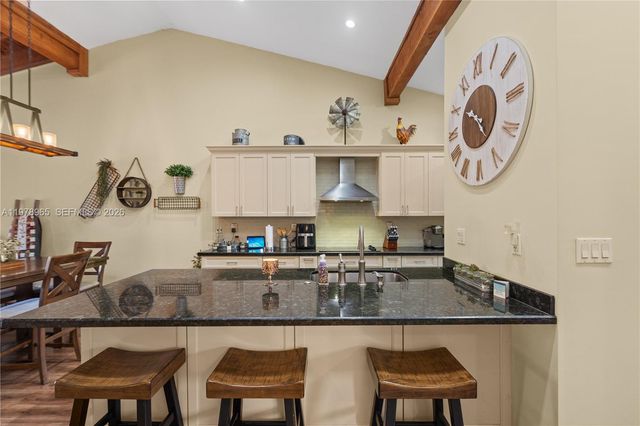 10301 Laurel Ct, Pembroke Pines, FL 33026