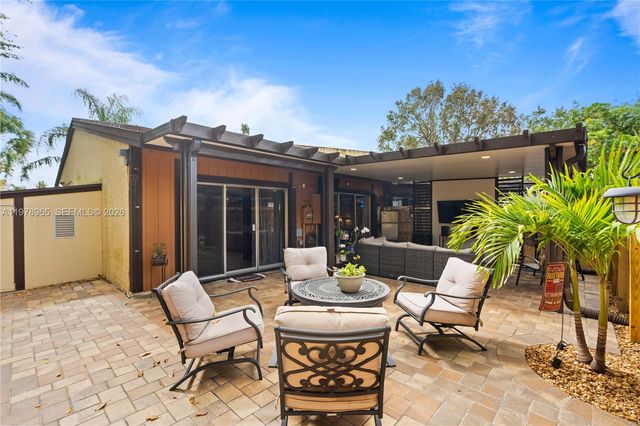 10301 Laurel Ct, Pembroke Pines, FL 33026