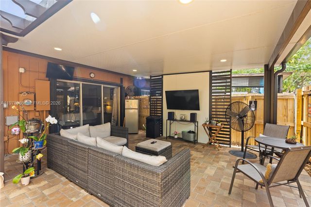 10301 Laurel Ct, Pembroke Pines, FL 33026