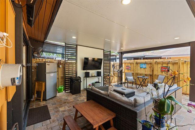 10301 Laurel Ct, Pembroke Pines, FL 33026