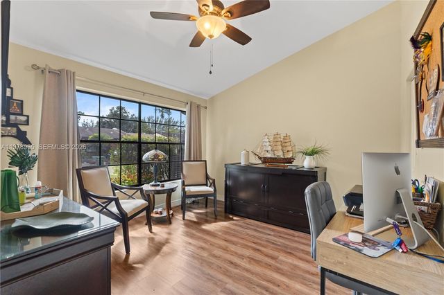 10301 Laurel Ct, Pembroke Pines, FL 33026