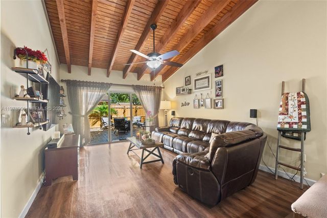 10301 Laurel Ct, Pembroke Pines, FL 33026