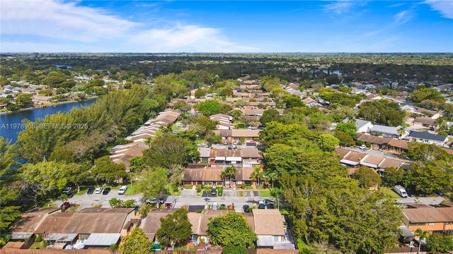 10301 Laurel Ct, Pembroke Pines, FL 33026