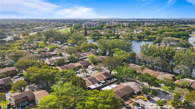 10301 Laurel Ct, Pembroke Pines, FL 33026