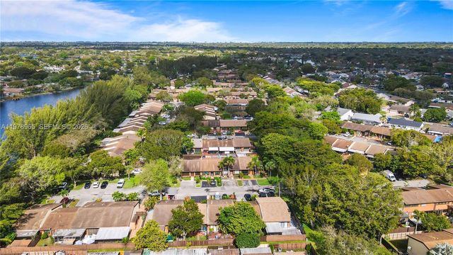 10301 Laurel Ct, Pembroke Pines, FL 33026