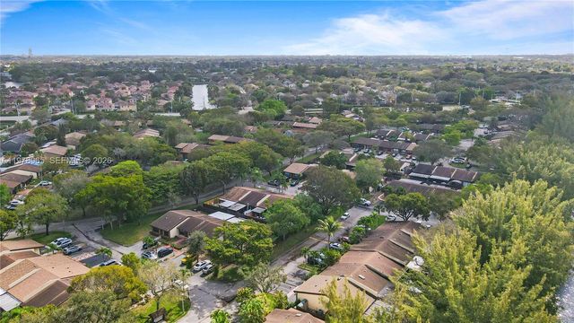 10301 Laurel Ct, Pembroke Pines, FL 33026