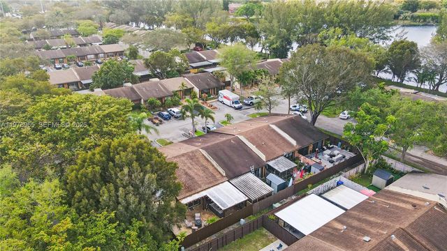 10301 Laurel Ct, Pembroke Pines, FL 33026