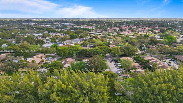 10301 Laurel Ct, Pembroke Pines, FL 33026