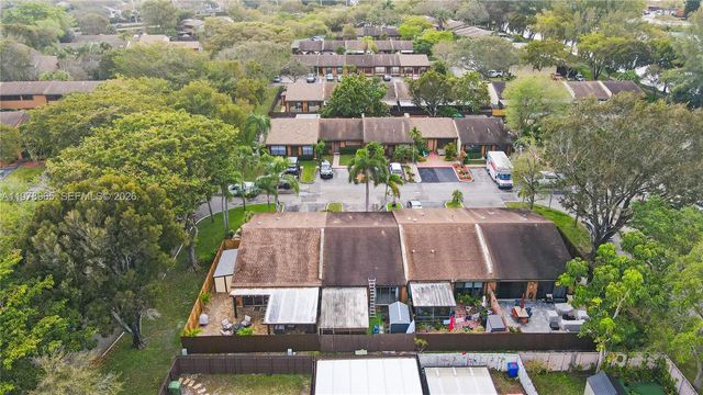 10301 Laurel Ct, Pembroke Pines, FL 33026