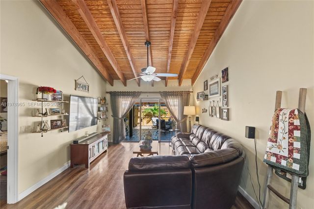 10301 Laurel Ct, Pembroke Pines, FL 33026