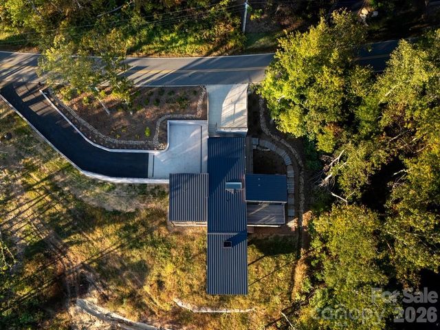 641 Elk Mountain Scenic Highway, Asheville, NC 28804