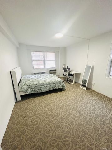 89-15 PARSONS Boulevard 10E, Jamaica Hills, NY 11432