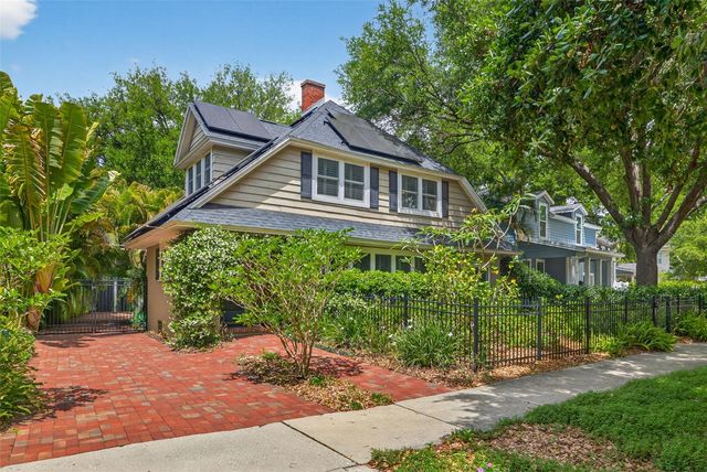 2318 WOODLAWN CIRCLE E, St Petersburg, FL 33704