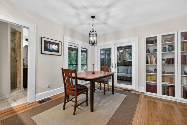 2318 WOODLAWN CIRCLE E, St Petersburg, FL 33704