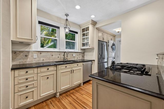 2318 WOODLAWN CIRCLE E, St Petersburg, FL 33704