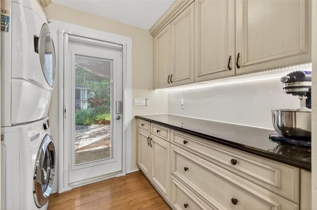 2318 WOODLAWN CIRCLE E, St Petersburg, FL 33704