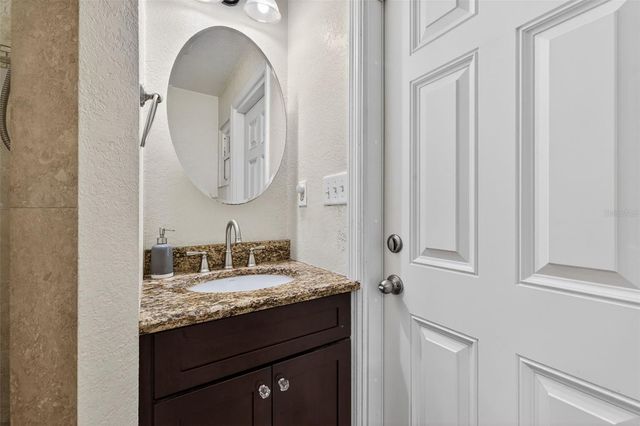 2318 WOODLAWN CIRCLE E, St Petersburg, FL 33704