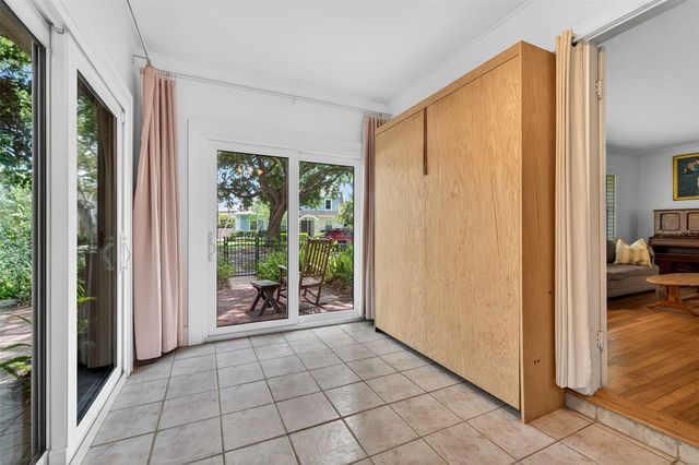 2318 WOODLAWN CIRCLE E, St Petersburg, FL 33704