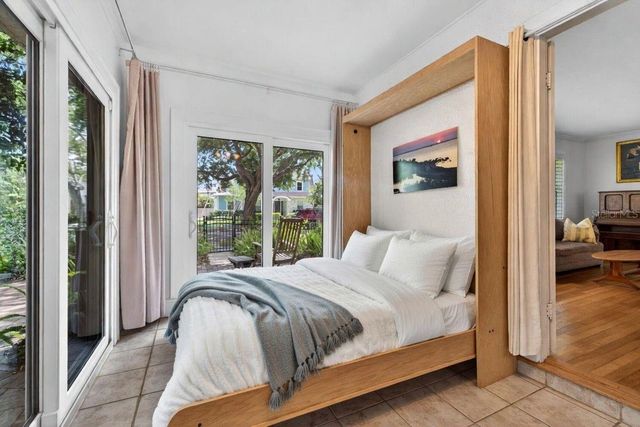 2318 WOODLAWN CIRCLE E, St Petersburg, FL 33704