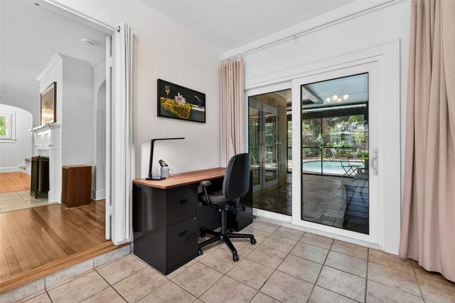 2318 WOODLAWN CIRCLE E, St Petersburg, FL 33704