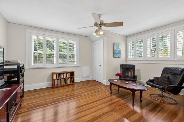 2318 WOODLAWN CIRCLE E, St Petersburg, FL 33704