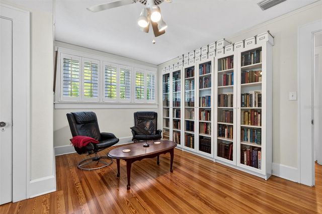 2318 WOODLAWN CIRCLE E, St Petersburg, FL 33704