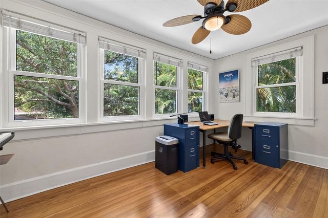 2318 WOODLAWN CIRCLE E, St Petersburg, FL 33704